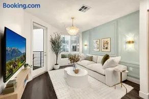 Luxury 1BR Newport Beach Condo with Pool and Gym - Image 1