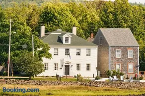 Bailey House Inn - Georgian Waterfront Retreat - Image 2