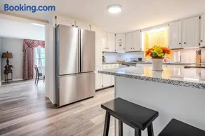 Peaceful 3BR Home Near SU, Sports Fields, Civic Center, Zoo & Ocean City - Image 3