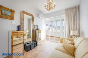 Appartement avec piscine, terrasse et internet haut débit | Vue mer - Image 2
