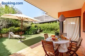Pretty garden apartment next to a charming beach - Image 1