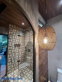 Award Winning Luxury Cabin in the Jungle 2BR - Image 4