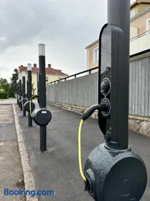 Centralt och havsnära med utsikt mot pool - Image 4