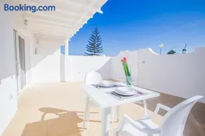 Flower Beach Suite 6 - Image 1