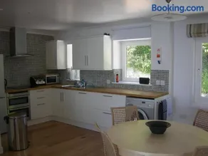 Beach View Apartment - Image 5