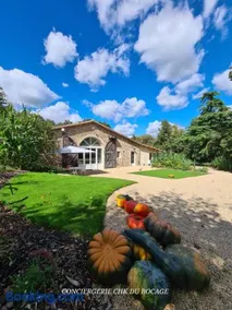 Gîte Le Puy Martineau piscine privée intérieure chauffée terrain arboré à 10 min du Puy du Fo - Image 1