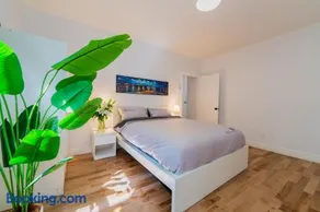 Newly Renovated 3BR 2BA Spacious and Modern - Image 5