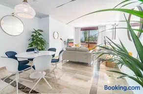 Luxury 3 bed Duplex Penthouse, 3 mins walk to the beach - Image 5