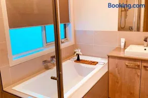 Newly Built Charming 4 BR house in Berwick whole house - Image 4