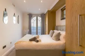 Elegant 2bd Flat in Brighton Marina - Free Parking - Image 2