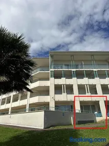 Studio au calme avec piscine, face golf, parking gratuit, tout à pied à 10mn centre ville - Image 1