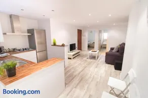 C16 - Modern & Comfortable 4 beds Apartment - Image 3
