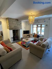 Wuthering Cottage - Central, Stylish, Cosy, Comfy - Image 4