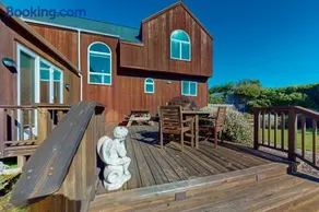 Gorgeous Waterfront home with easy Beach Access - Image 3
