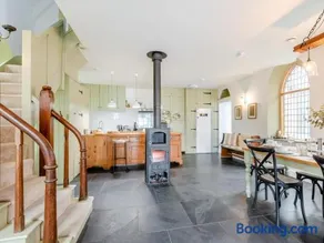 3 Bed in Leominster oc-91926 - Image 2