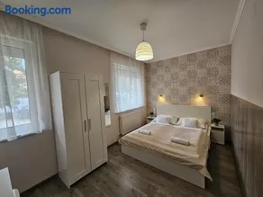Zoli Apartmanok-Timi Kölcsey 34-36 - Image 1