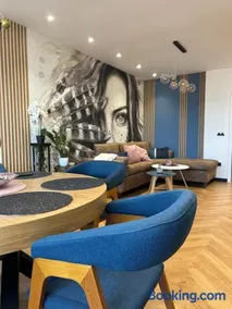 Blue Iris, 2BR, Stunning Views, Jacuzzi and Workspace - Image 5