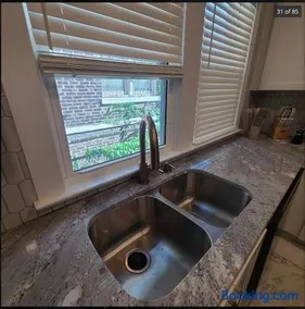 Beautiful Home Near Downtown & Cultural Gardens! - Image 5