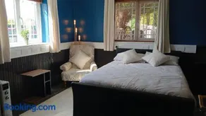 Park Cottage Country Bungalow - Image 2