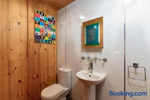 Capsule Rooms, FREE PRIVATE PARKING - Image 4