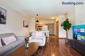 Mtn View Escape with King Size Bed with Outdoor Pool - Banff Pass Included! - Image 1