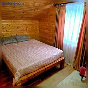 Flowers Cabin - Image 4