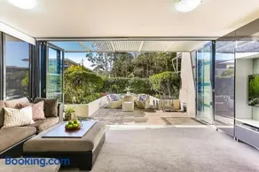Stylish 1 bdrm Camperdown - Car park, Gym & Pool - Image 3