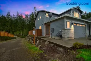 Cozy Private 1BR Suite with Trails and Views, Port Orchard - Image 1