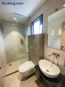 Hotel Banyan Crest - Image 4