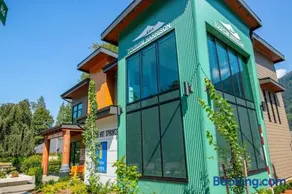 Harrison Lake Retreat, Studio Suite - Image 3