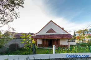 Belgareti Modern Ethnic House Cipanas Puncak - Image 1