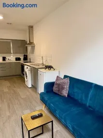 Accessible Town Centre 1 bed Flat Kettering Wi-FI - Image 5