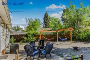 Peaceful retreat in quite neighborhood - Image 1