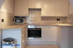 Ashford House 2 bedroom Apartment 'outdoor bathing tub' - Image 4