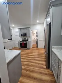 Cozy Classic with Queen Size Bed - Image 1