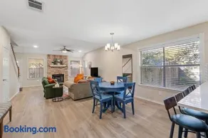Spacious Home + Hot tub + Fire Pit + Play Loft - Image 2