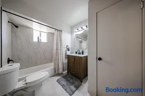 #1 Renovated Midtown Gem Quiet Budget Friendly - Image 1