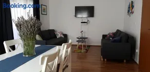 Central, spacious, great view - Image 1