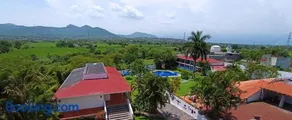 Hotel Iguanas - Image 1