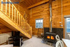 Walliswood Lodge - Wood Burner, Air Con & Wi-fi, Rural Retreat - Image 2