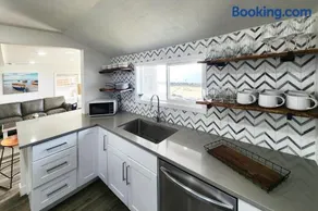 Alsea Bay Cottage with Hot Tub! The Retreat - Image 3