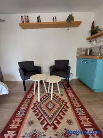 Cute guest room - Image 5