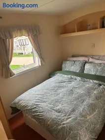 Happy Days Caravan Park - Lovely Spacious 3 Bed Caravan - Image 3