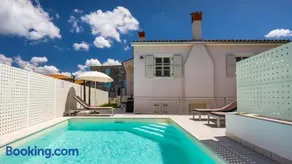 Beautiful Villa GF25 with pool in Visnjan - Image 2