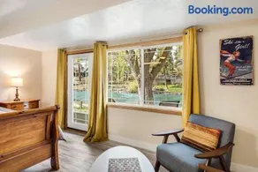 Pet Friendly Cottage on the River near Downtown - Image 2