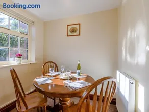 Estate Cottage - Image 3