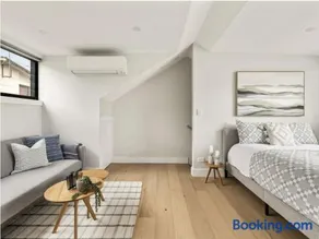 Spacious Architect-Designed Studio in Redfern - Image 1