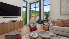 420- 4 bedroom Treehouse Condo - Spruce Peak - Stowe Mt Resort - Ski in Ski Out - Image 1