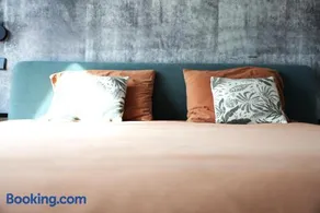 Peaceful Modern 2 BR Penthouse with nice view - Image 3
