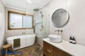 Ideal Holiday Home - Image 3